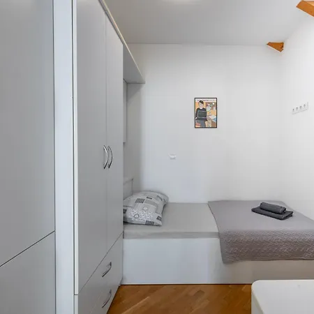 Apartment Mirna