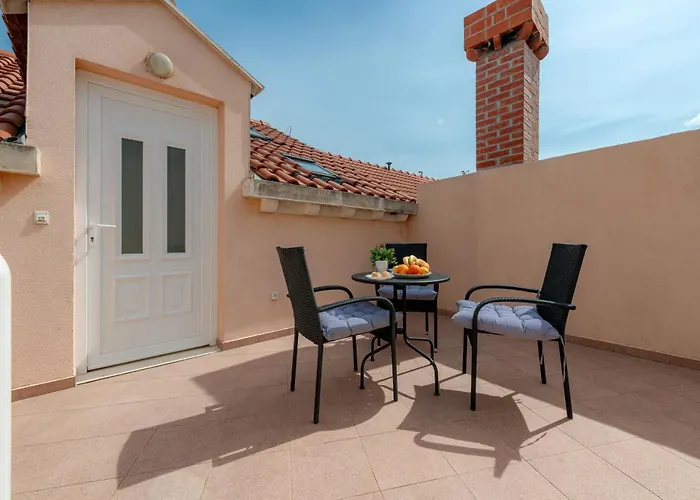 Apartament Mirna *