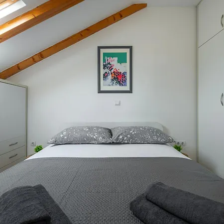 Mirna アパート *