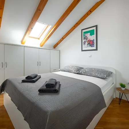 Διαμέρισμα Mirna *