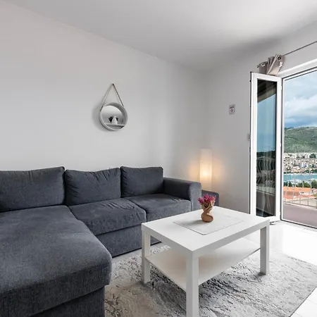 Apartament Mirna