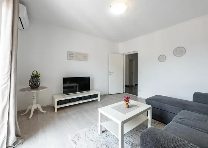 Apartament Mirna *